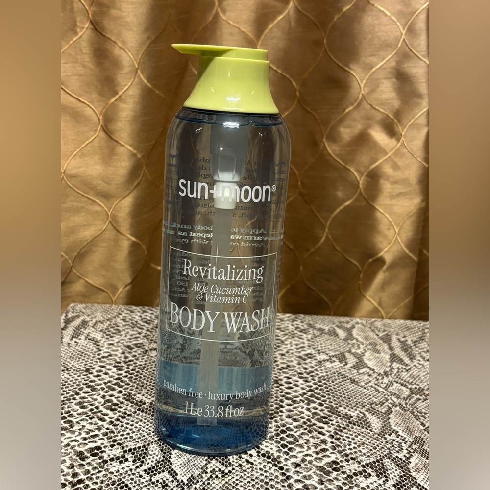 Sun+Moon revitalizing aloe cucumber and vitamin C extra large body wash sealed